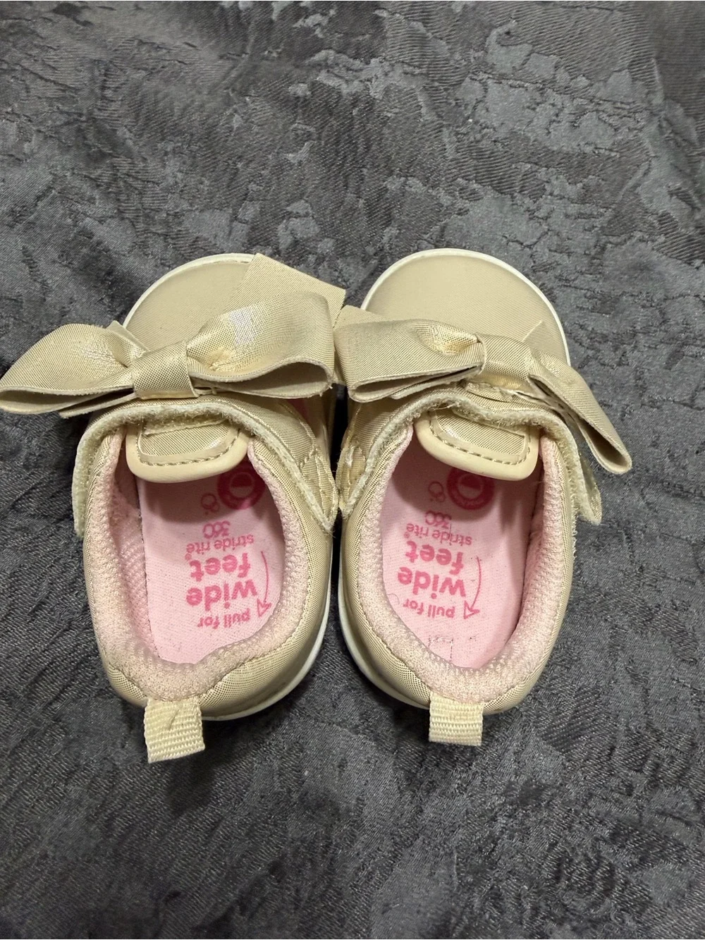 Stride Rite Girls Bow Slip-On Sneakers in Cream and Pink